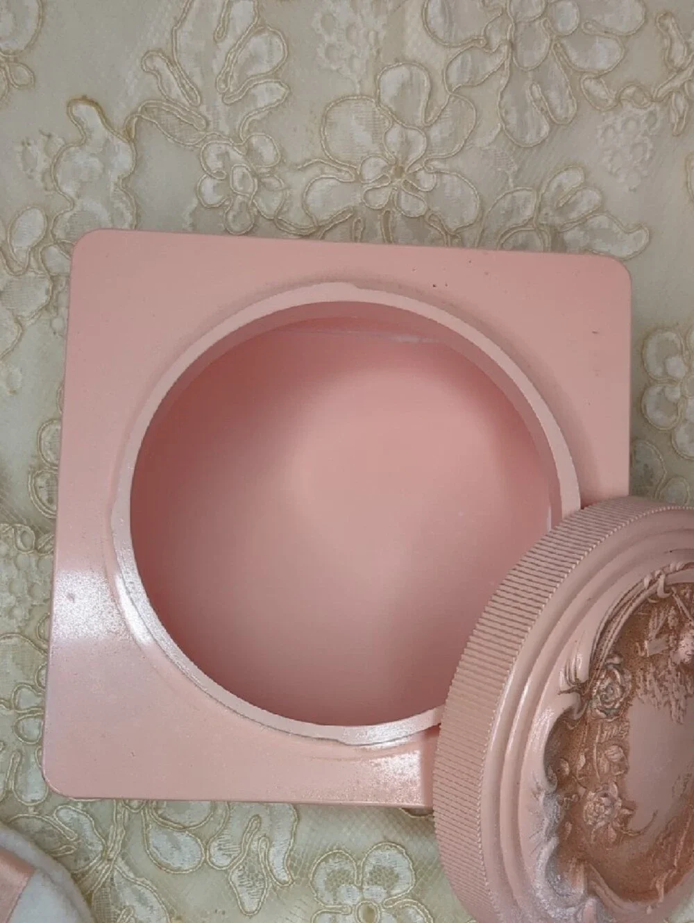 Vintage 50s Evyan White Shoulders Powder Box Pink Plastic Art Nouveau 4X4” MCM